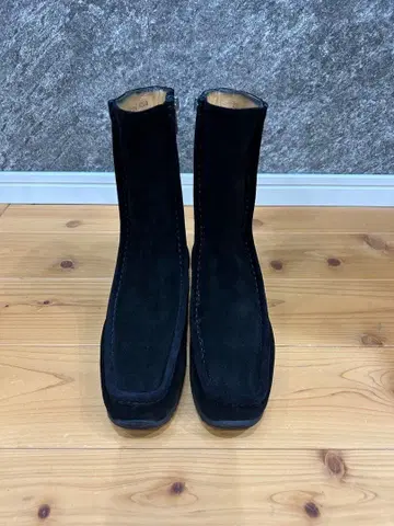 새상품급 BALLY 스웨이드 숏부츠 블랙 35.5