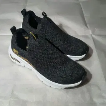 SKECHERS 에어 쿨드 아치핏