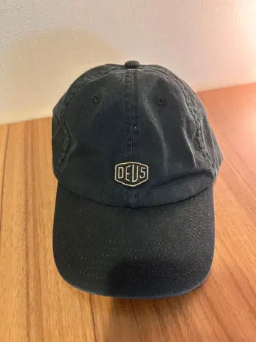DEUS 블랙 캡