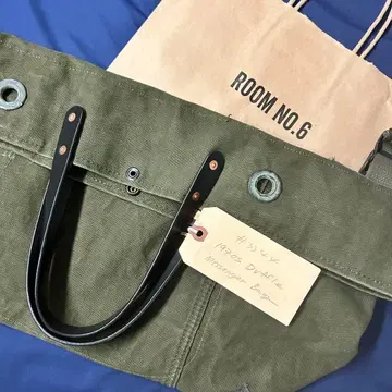 ROOM NO.6 숄더백 밀리터리