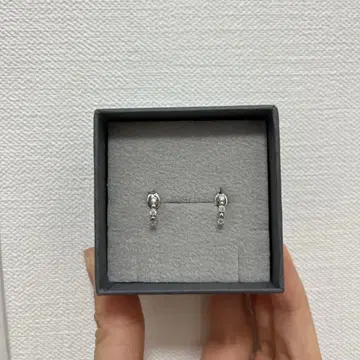 Jouete 실버 크리스탈 후프 귀걸이