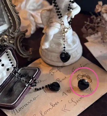 JUNCO Paris Black Heart ring