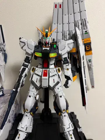 PG UNLEASHED 1/60 PGU 뉴 건담 완성품 LED 포함