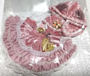 코이마리도 아마무스, 오비츠11 사이즈 귀 달린 후드 핑크 드레스