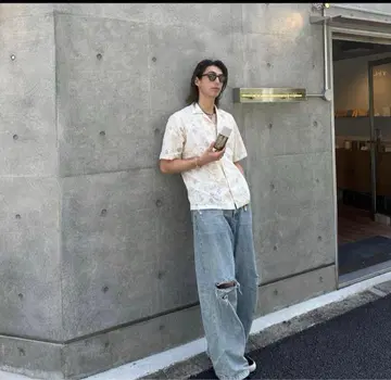 CMMN SWDN 플라워 컷 셔츠