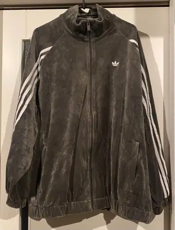 adidas 벨벳 오버 사이즈 트랙 자켓 벨로아 차콜