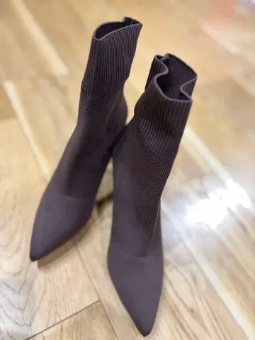 브라운 스틸레토 슬리브 부츠