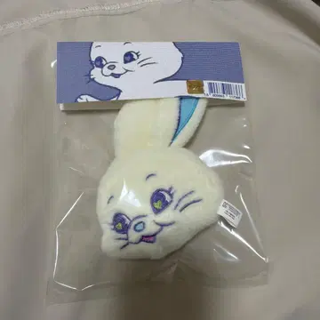 뉴진스 토끼 키링 white