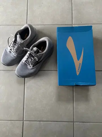 BROOKS GHOST 14 그레이 러닝화 박스 있음
