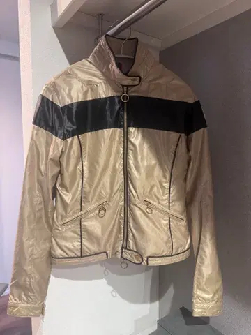 MONCLER 베이지 블랙 점퍼