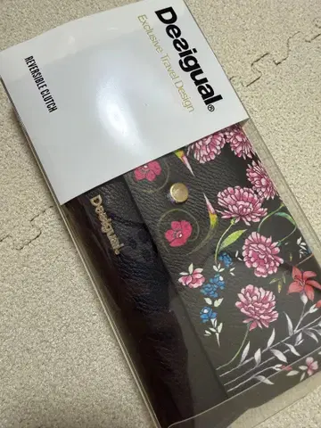 새상품 Desigual 꽃무늬 장지갑 블랙 한정품 체인 포함