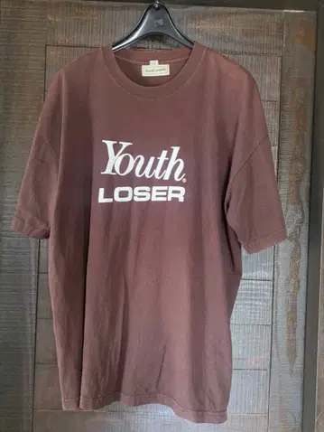 Youth. LOSEER 프린트 T셔츠 브라운