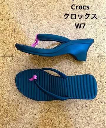 Crocs Cabana 비치 샌들 W7 와이드 힐 블랙 x 핑크