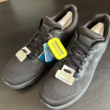 SKECHERS GOwalk 블랙 스니커즈