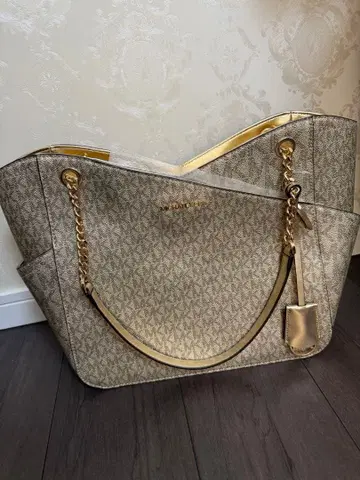 Michael Kors 베이지 토트백 가격 인하했습니다