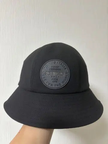 ICEBERG 블랙 버킷햇 [할인 협상 가능]