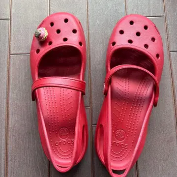Crocs 레드 샌들