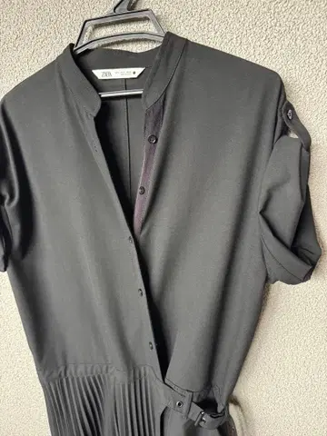 ZARA 블랙 플리츠 셔츠 드레스