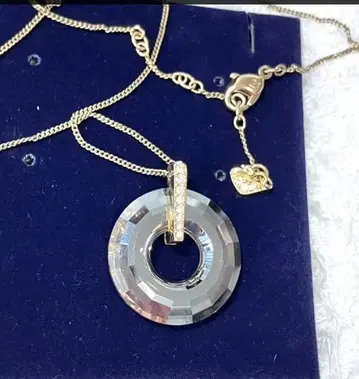SWAROVSKI 스와로브스키 목걸이 반지 모양 후프