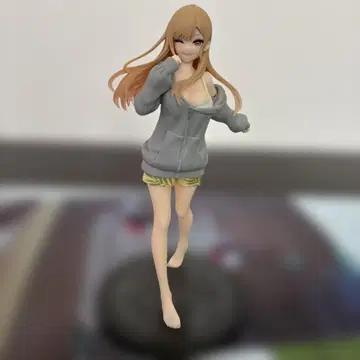 그 비스크 돌은 사랑을 한다 키타가와 마린 피규어 후드티 Coreful