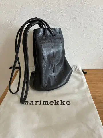마리메꼬 블랙 가죽 숄더백 수납 가방 포함