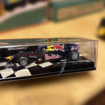 MINICHAMPS 레드불 레이싱 베텔 2010