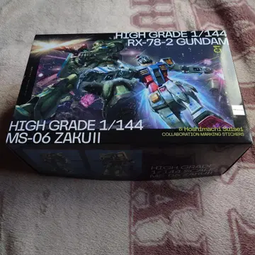 HG 1/144 건담 & 자쿠 II (호시마치 스이세이 콜라보 키트)