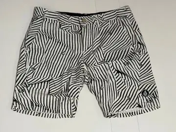Volcom 스트라이프 패턴 숏팬츠 32