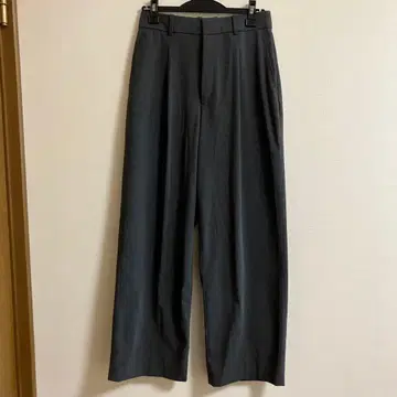 UNIQLO 턱 와이드 팬츠 M 그레이 (진한 그레이)