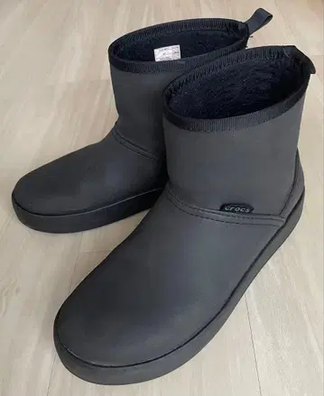 crocs 블랙 부츠