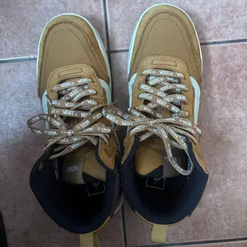 VANS 스웨이드 하이컷 스니커즈 브라운