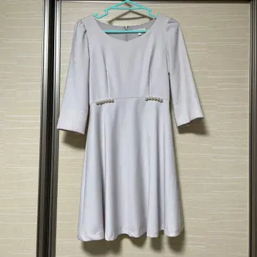 PROPORTION BODY DRESSING 펄 장식 A라인 원피스