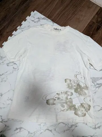카라쿠리타마시 금붕어 자수 디자인 반팔 티셔츠