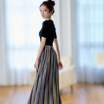 새상품급 EmiriaWiz 에밀리아 위즈 플리츠 도킹 원피스