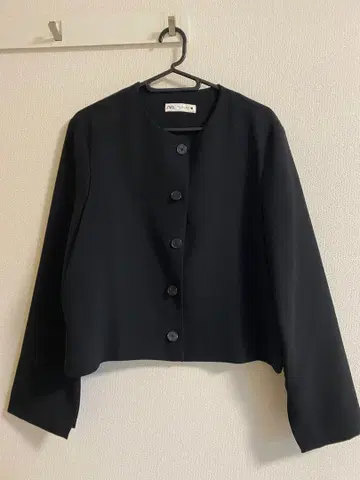 ZARA 블랙 쇼트 기장 노카라 자켓 L 사이즈