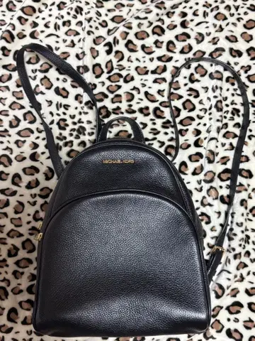 MICHAEL KORS 블랙 백팩