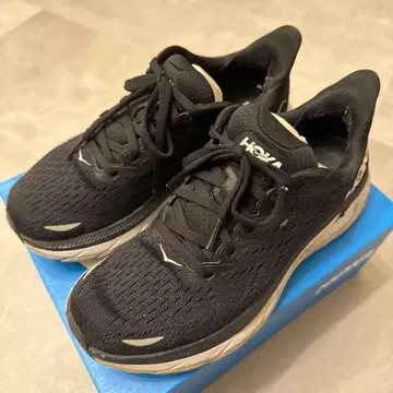 HOKA ONEONE CLIFTON8