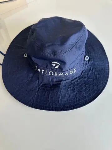 새상품급 TaylorMade 네이비 버킷햇 조절 기능 프리 사이즈