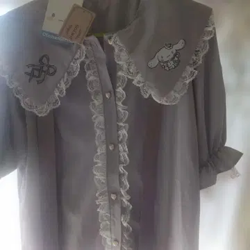 노에미 시나모롤 콜라보 반팔 블라우스 택 포함 미사용 새상품 M