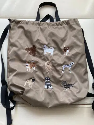 Bleu Bleuet 블루블루에 강아지 패턴 자수 백팩
