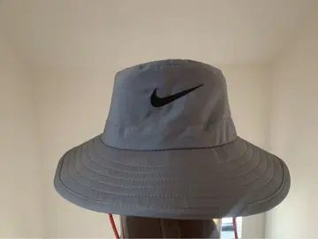 Nike 그레이 버킷햇 턱끈 포함