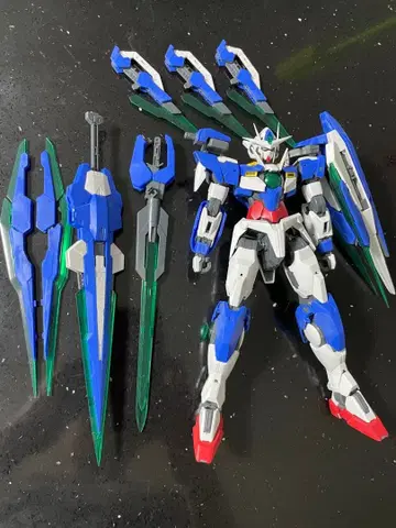건담 프라모델 MG 1/100 건담 더블오 퀀터 풀 세이버