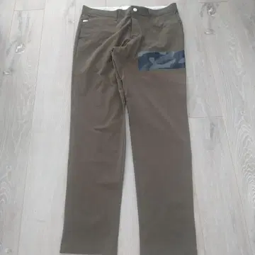 뉴발란스 카키 카모플라쥬 악센트 남성 바지