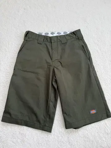 Dickies 올리브 그린 숏팬츠