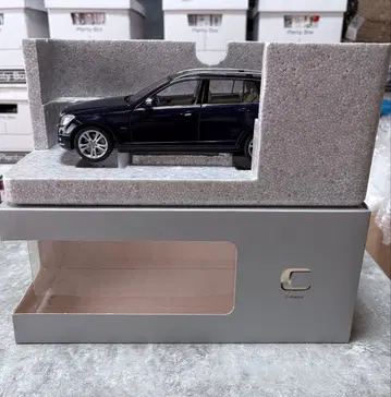 오토아트 1/18 메르세데스 벤츠 특주 C클래스 W204형