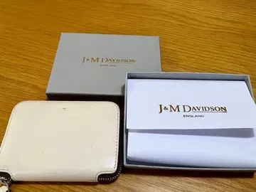 [중고품] J&M DAVIDSON 화이트 가죽 접이식 지갑 카드 케이스