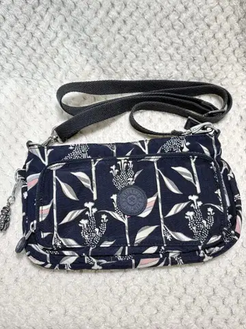 Kipling 꽃무늬 숄더백 네이비
