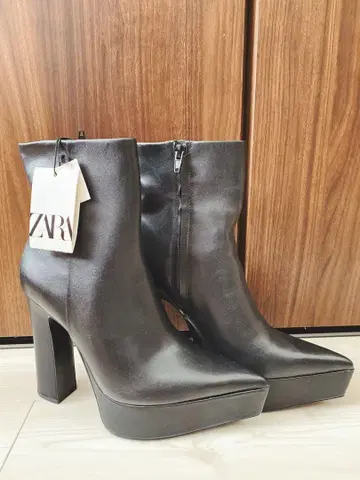 ZARA 가죽 부츠 36