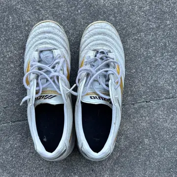 Mizuno 모렐리아 축구화 화이트/골드