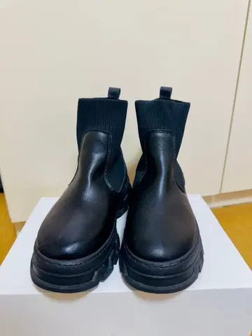 통굽 삭스 부츠 첼시 부츠 블랙 워크 부츠